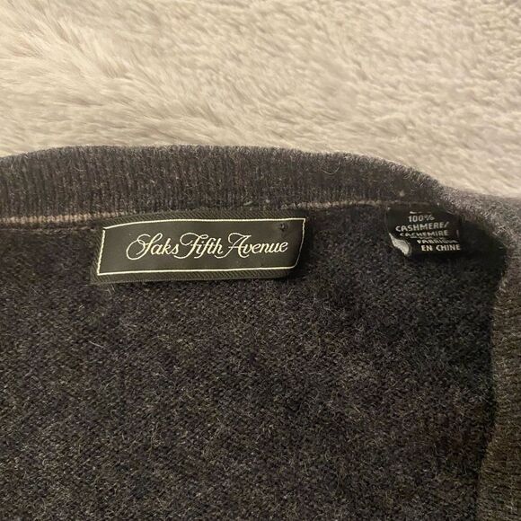 Saks Fifth Avenue 100% cashmere v-neck sweater, L - Picture 5 of 7
